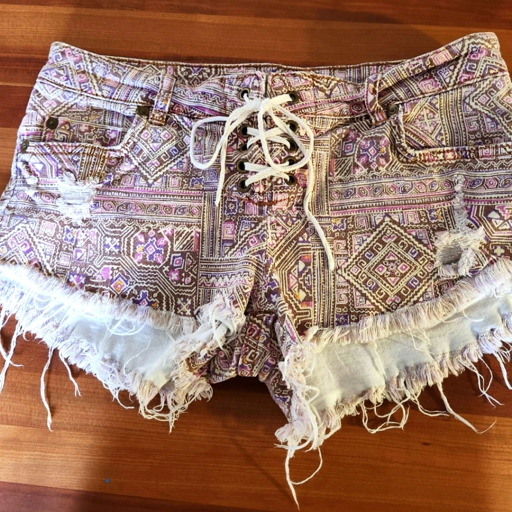 Vintage Billabong Shorts. Size 26